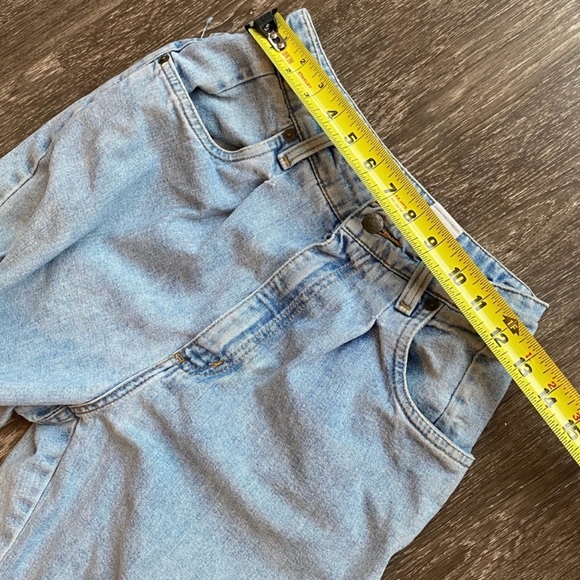 Vintage High rise light wash denim jeans. - Picture 13 of 17